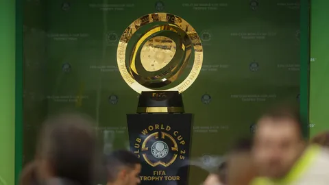 C罗闪耀国际足坛，马竞击败尤文夺冠