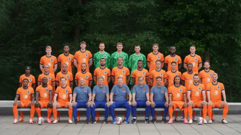 大乐透期号专家推荐：韩K一鱼四吃，状态佳，乘胜追击策略